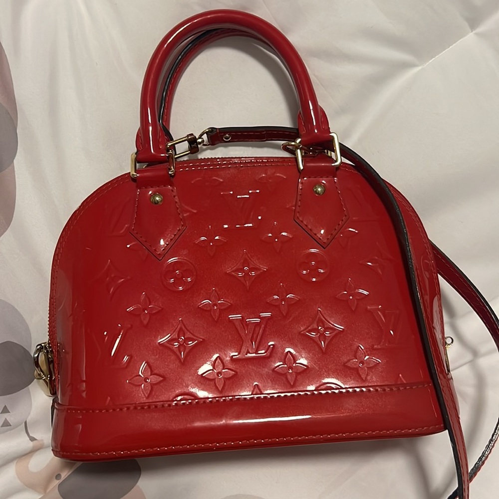 Louis Vuitton alma BB rouge 🤗flash sale ends tonight 🤗